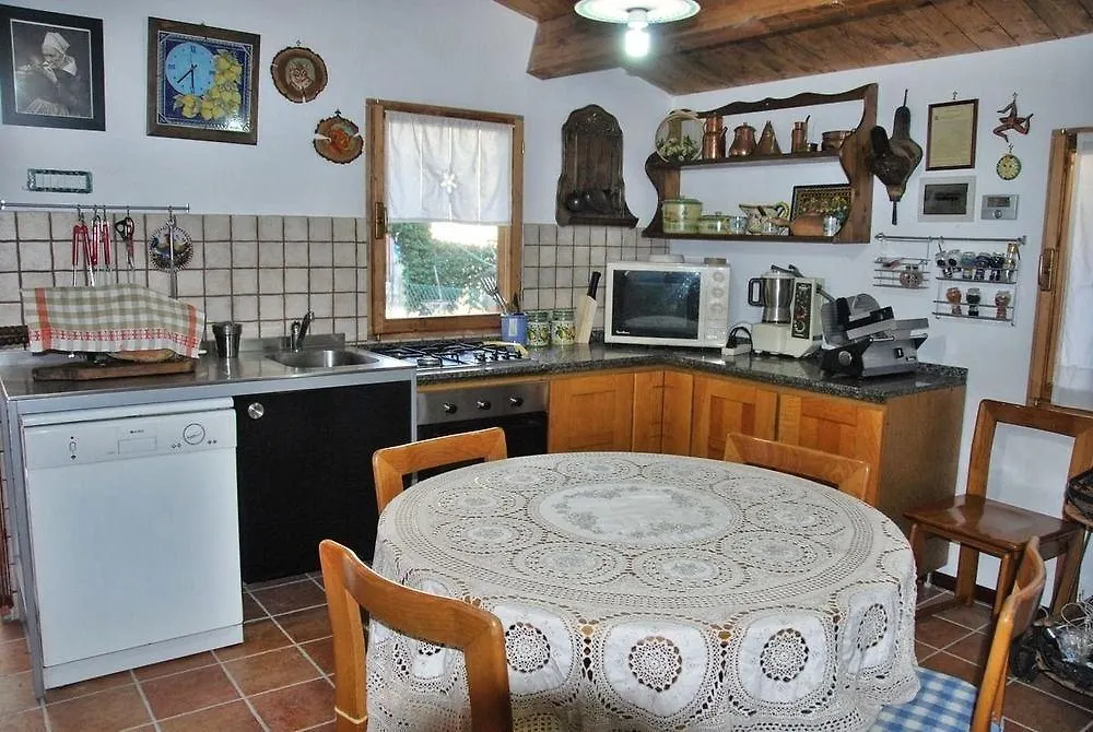 B&B Percorso Verde Ponte Valleceppi 2*,  Italy
